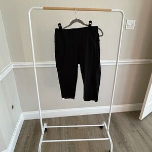 XL Black High-Waisted Capri Leggings